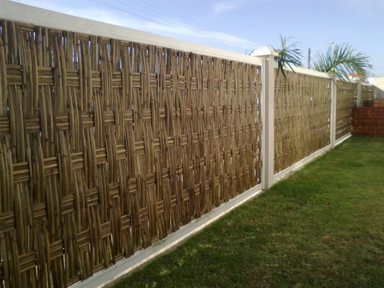 modelo de cerca de bambu trançado
